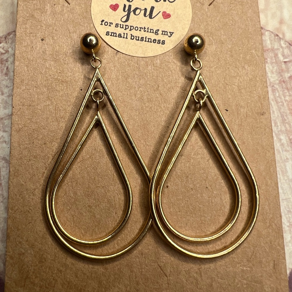 Gold tone tear drop rain drop earrings